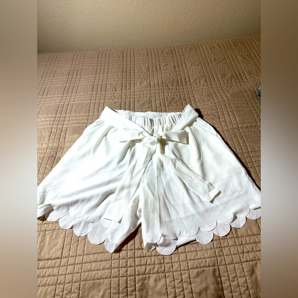 Beige Scalloped Plus Size Shorts